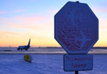 Mintegy 500 utas éjszakázott repülőgépeken a müncheni reptéren