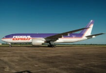 Retro festésű repülőgéppel tiszteleg alapítója előtt a FedEx